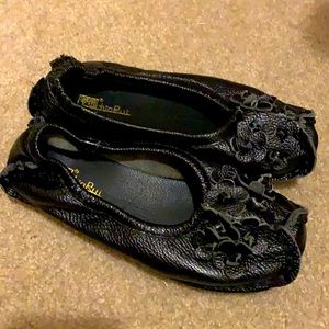 Black flowered ballet flats